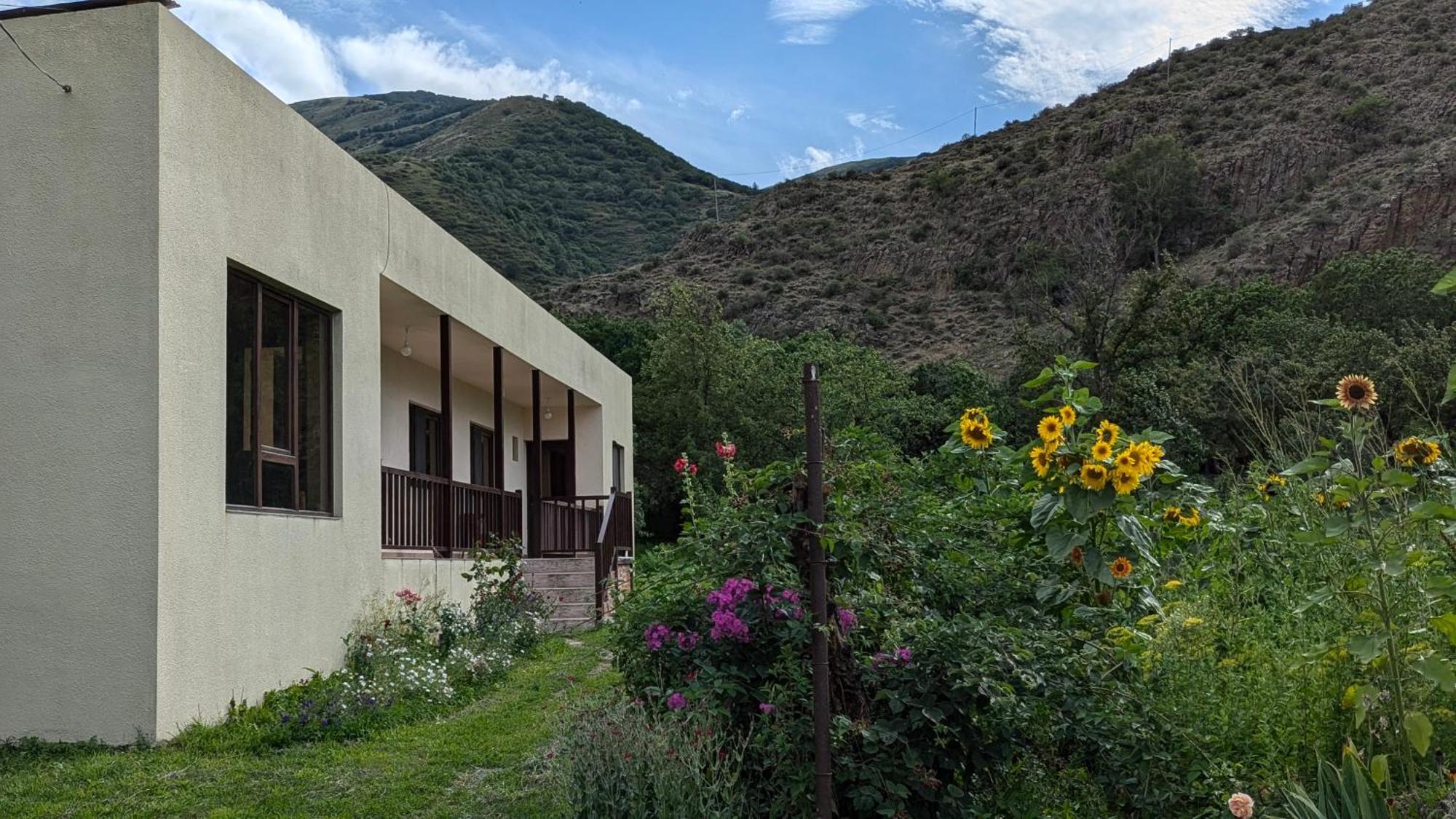 Bee House Hotel Pia Exterior photo