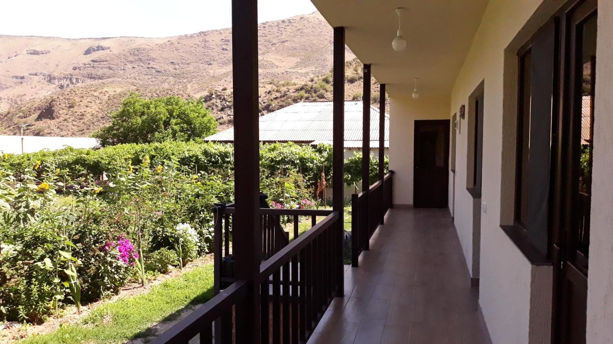 Bee House Hotel Pia Exterior photo